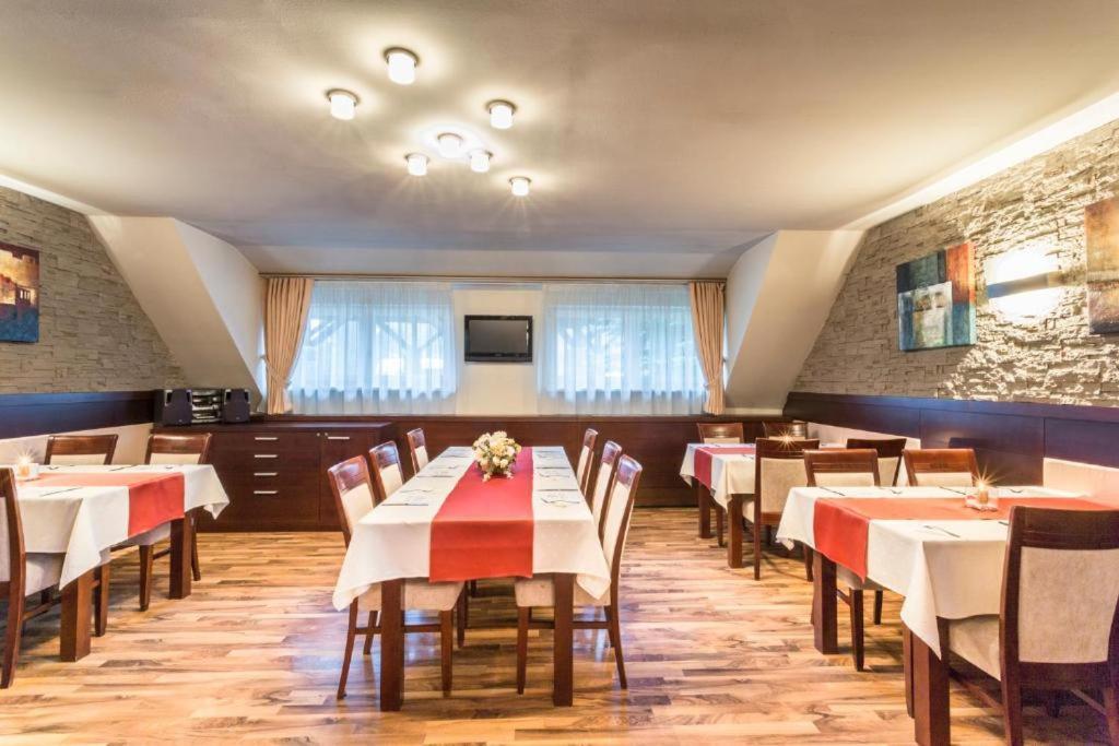 Hotel Sipox Štrba エクステリア 写真